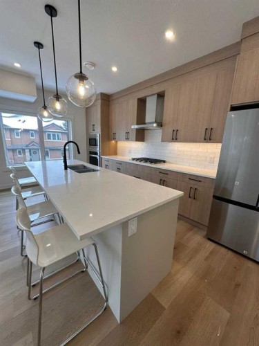 4744 Bowness Road, Calgary, AB 