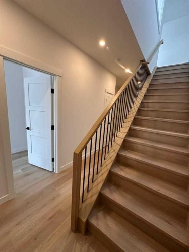 4744 Bowness Road, Calgary, AB 