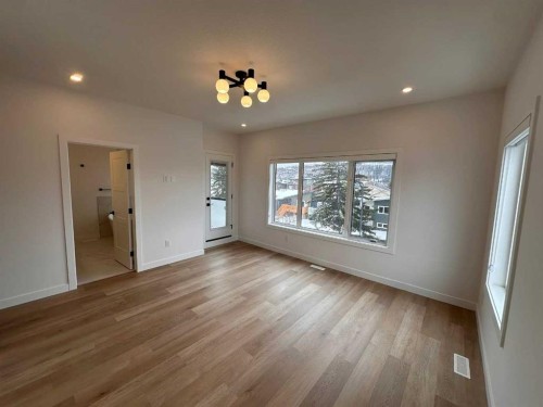 4744 Bowness Road, Calgary, AB 