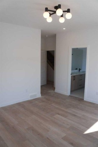 4744 Bowness Road, Calgary, AB 
