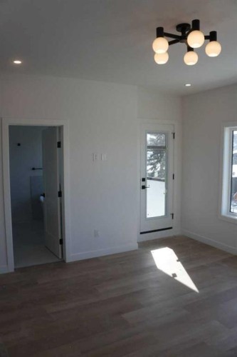 4744 Bowness Road, Calgary, AB 