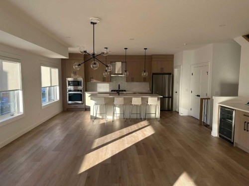 4744 Bowness Road, Calgary, AB 