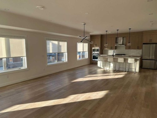 4744 Bowness Road, Calgary, AB 
