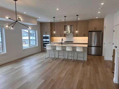 4744 Bowness Road, Calgary, AB 