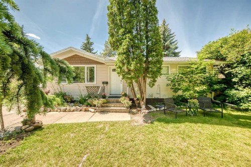 23 Spruce Crescent  St. Albert, AB T8N 0H4