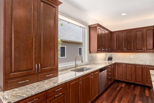 33 Ridge Pointe Drive, Heritage Pointe, AB - Indoor Photo Showing Kitchen