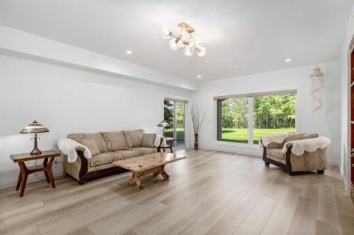 33 Ridge Pointe Drive, Heritage Pointe, AB - Indoor Photo Showing Living Room