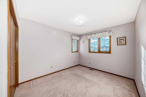 183 Christie Park Hill Sw, Calgary, AB - Indoor Photo Showing Other Room