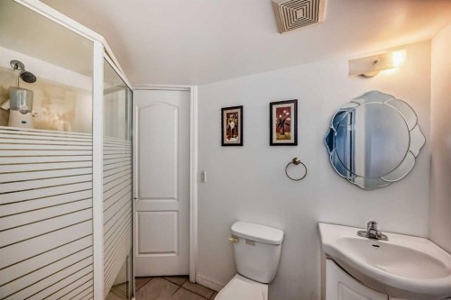 183 Christie Park Hill Sw, Calgary, AB - Indoor Photo Showing Bathroom