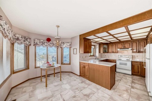 183 Christie Park Hill Sw, Calgary, AB - Indoor Photo Showing Kitchen With Double Sink