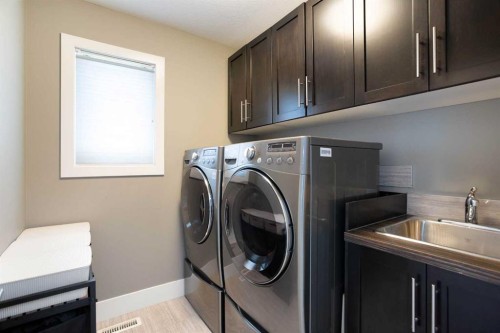 434 22 Avenue Nw, Calgary, AB - Indoor Photo Showing Laundry Room