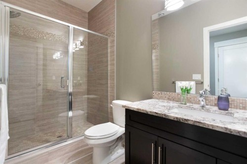 434 22 Avenue Nw, Calgary, AB - Indoor Photo Showing Bathroom
