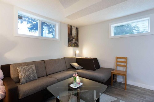 3224 14 Street Nw, Calgary, AB - Indoor Photo Showing Living Room