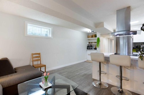 3224 14 Street Nw, Calgary, AB - Indoor