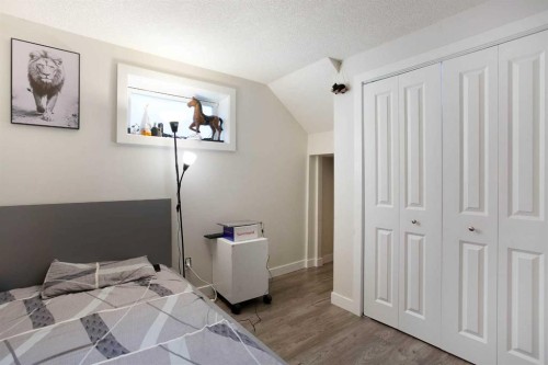 3224 14 Street Nw, Calgary, AB - Indoor Photo Showing Bedroom