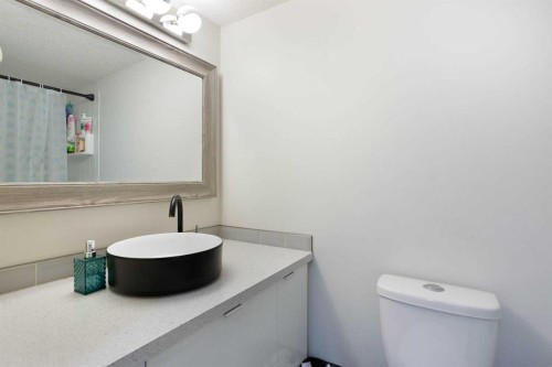 3224 14 Street Nw, Calgary, AB - Indoor Photo Showing Bathroom