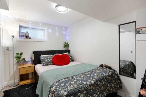 3224 14 Street Nw, Calgary, AB - Indoor Photo Showing Bedroom
