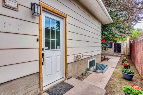 3224 14 Street Nw, Calgary, AB - Outdoor With Exterior