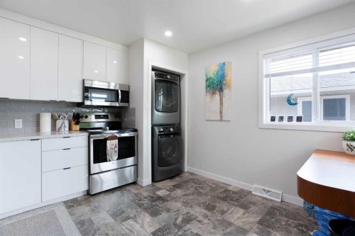 3224 14 Street Nw, Calgary, AB - Indoor Photo Showing Kitchen