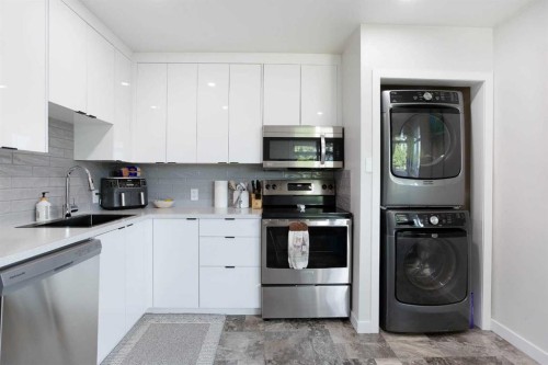 3224 14 Street Nw, Calgary, AB - Indoor Photo Showing Laundry Room