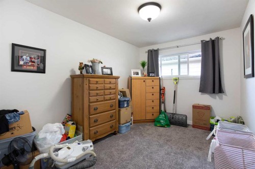 3224 14 Street Nw, Calgary, AB - Indoor Photo Showing Bedroom