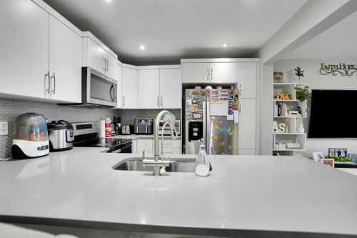 10505 Cityscape Drive, Calgary, AB - Indoor Photo Showing Kitchen With Double Sink