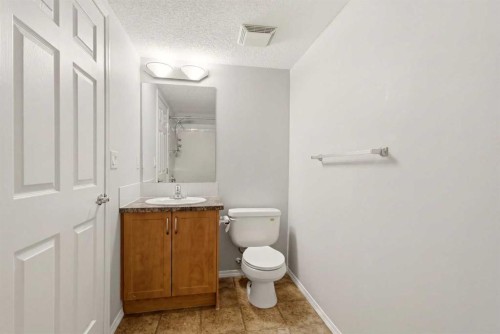 2323-700 Willowbrook Road Nw, Airdrie, AB - Indoor Photo Showing Bathroom