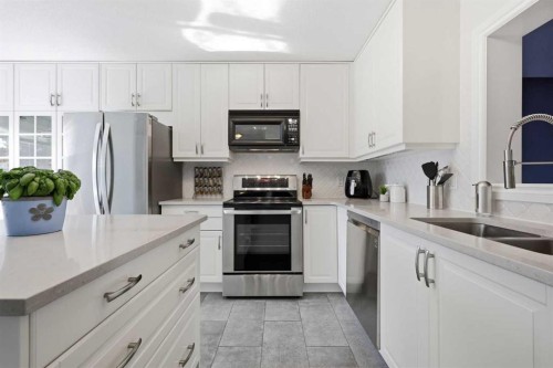 4 Cougar Ridge Mews Sw, Calgary, AB 