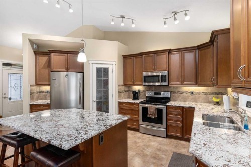 24 Vermont Close, Olds, AB - Indoor Photo Showing Kitchen With Double Sink With Upgraded Kitchen