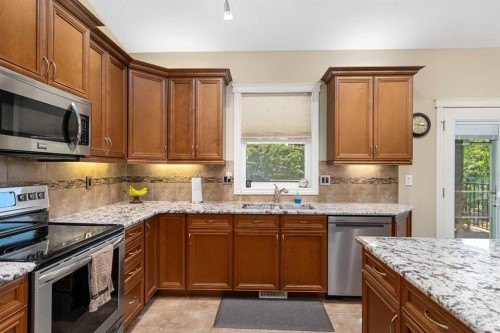 24 Vermont Close, Olds, AB - Indoor Photo Showing Kitchen