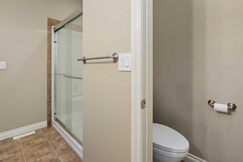 24 Vermont Close, Olds, AB - Indoor Photo Showing Bathroom