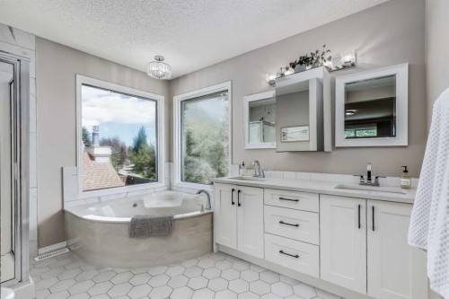540 Shawinigan Drive Sw, Calgary, AB 