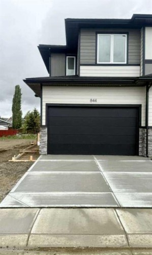 844 Beckner Street  Carstairs, AB T0M 0N0