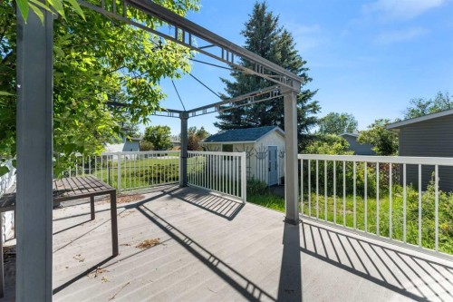27 Elk Hill Se, Airdrie, AB 