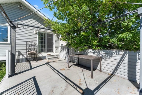 27 Elk Hill Se, Airdrie, AB 