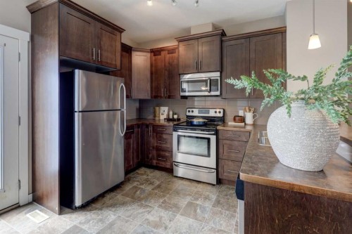 249 Ranch Ridge Meadow, Strathmore, AB - Indoor Photo Showing Kitchen
