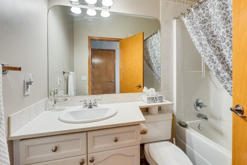 412 Harrison Court, Crossfield, AB - Indoor Photo Showing Bathroom