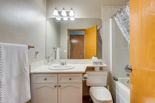 412 Harrison Court, Crossfield, AB - Indoor Photo Showing Bathroom