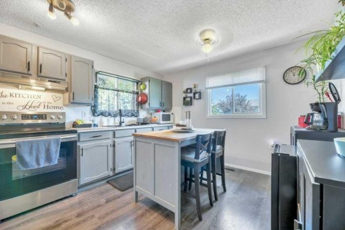 23 Abbercove Road Se, Calgary, AB - Indoor Photo Showing Kitchen