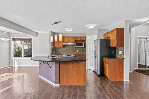 140 West Creek Circle, Chestermere, AB - Indoor Photo Showing Kitchen