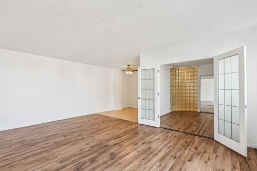 711-111 14 Avenue Se, Calgary, AB - Indoor Photo Showing Other Room