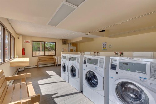 711-111 14 Avenue Se, Calgary, AB - Indoor Photo Showing Laundry Room