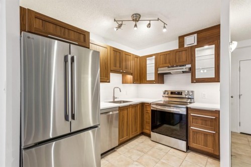 711-111 14 Avenue Se, Calgary, AB - Indoor Photo Showing Kitchen