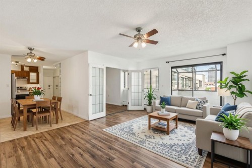 711-111 14 Avenue Se, Calgary, AB - Indoor Photo Showing Living Room