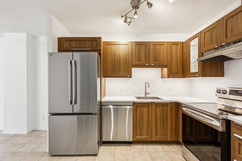 711-111 14 Avenue Se, Calgary, AB - Indoor Photo Showing Kitchen