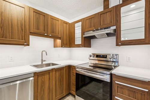 711-111 14 Avenue Se, Calgary, AB - Indoor Photo Showing Kitchen