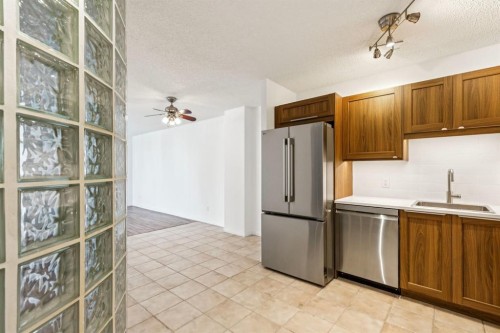 711-111 14 Avenue Se, Calgary, AB - Indoor Photo Showing Kitchen