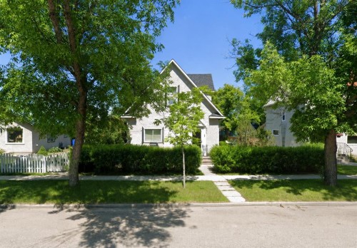 2214 22 Street  Nanton, AB T0L 1R0