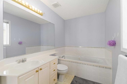 160 Douglas Ridge Green Se, Calgary, AB 