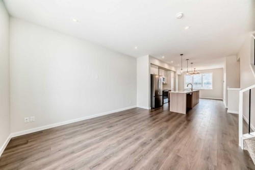 281 Heirloom Way Se, Calgary, AB 